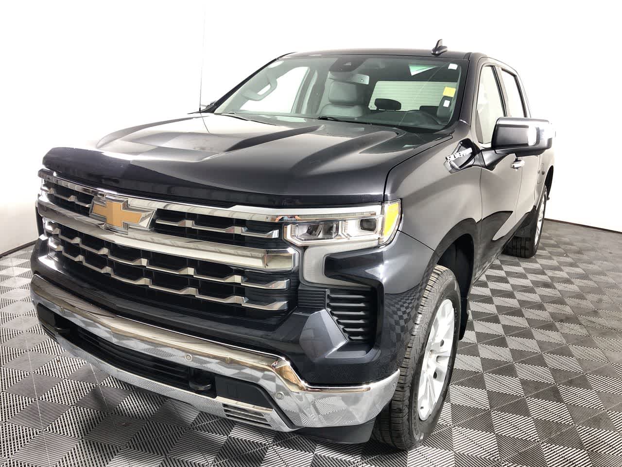 2023 Chevrolet Silverado 1500 LTZ photo 3