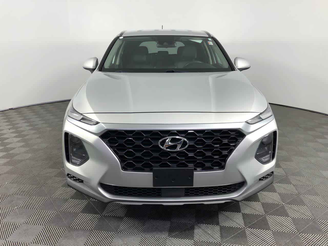 2019 Hyundai Santa Fe SE photo 3