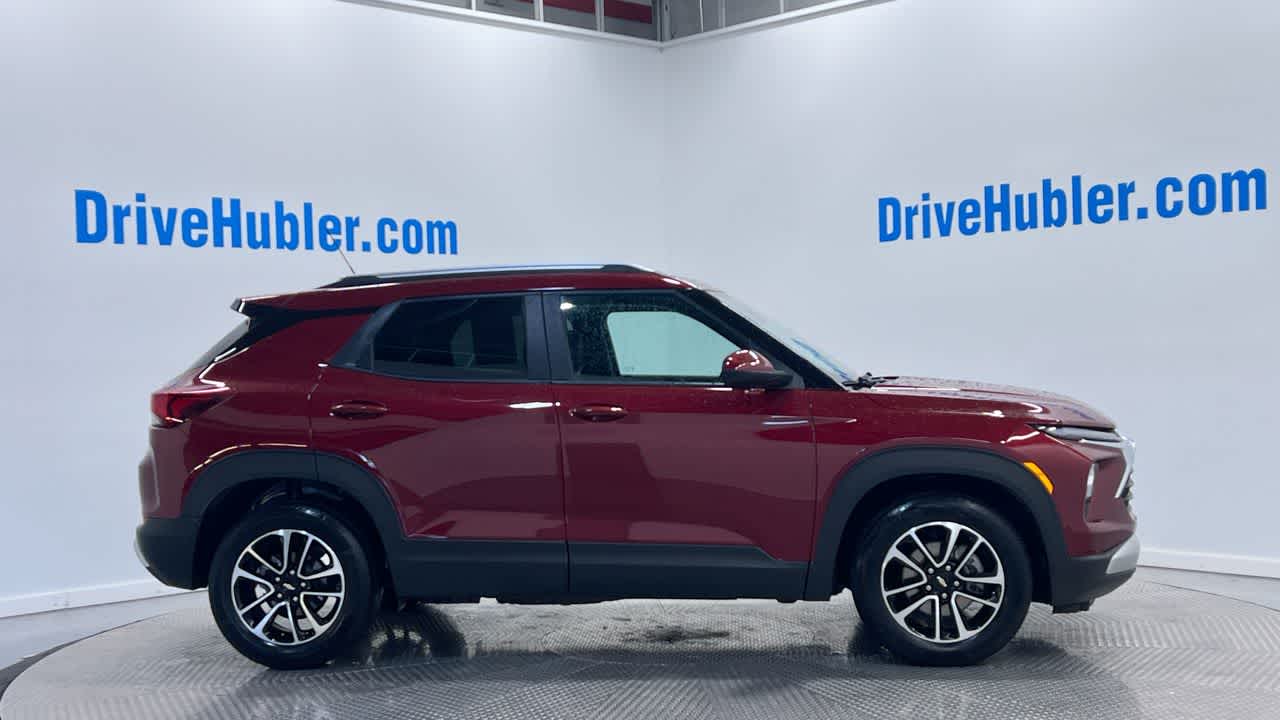 2025 Chevrolet Trailblazer LT photo 2