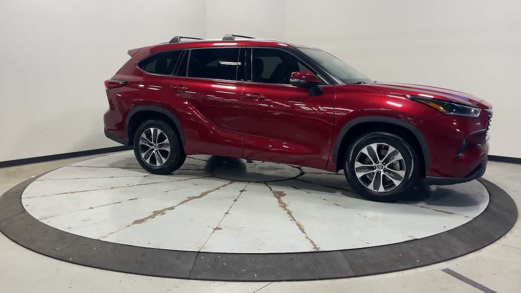 Used 2021 Toyota Highlander XLE SUV