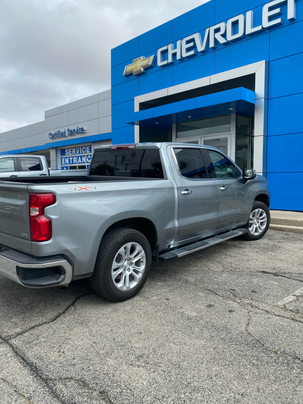 2024 Chevrolet Silverado 1500 LTZ photo 4