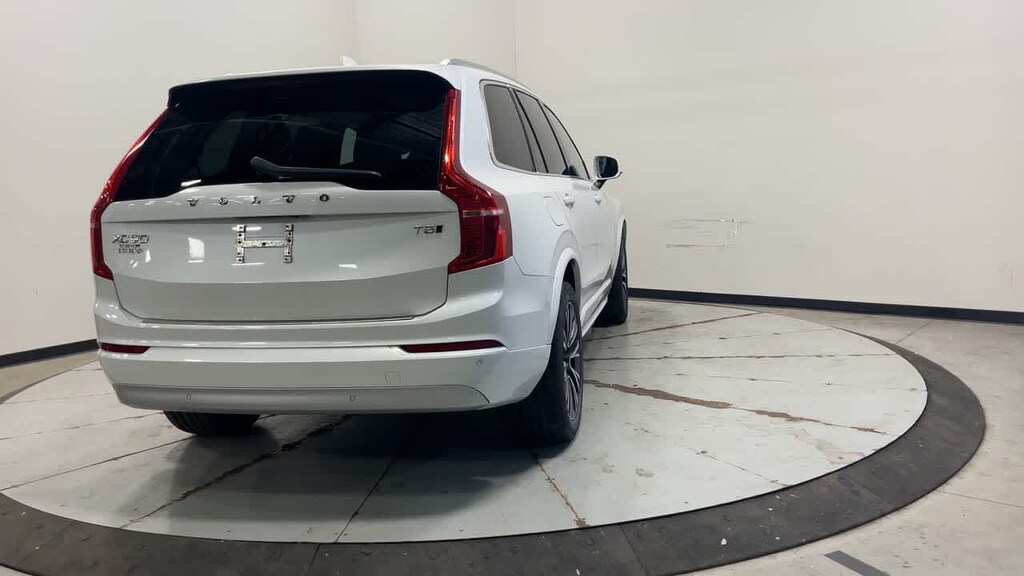 Used 2022 Volvo XC90 Momentum SUV