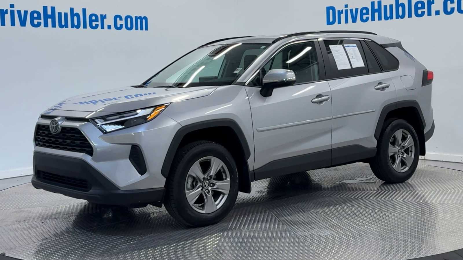 2024 Toyota RAV4 XLE photo 3