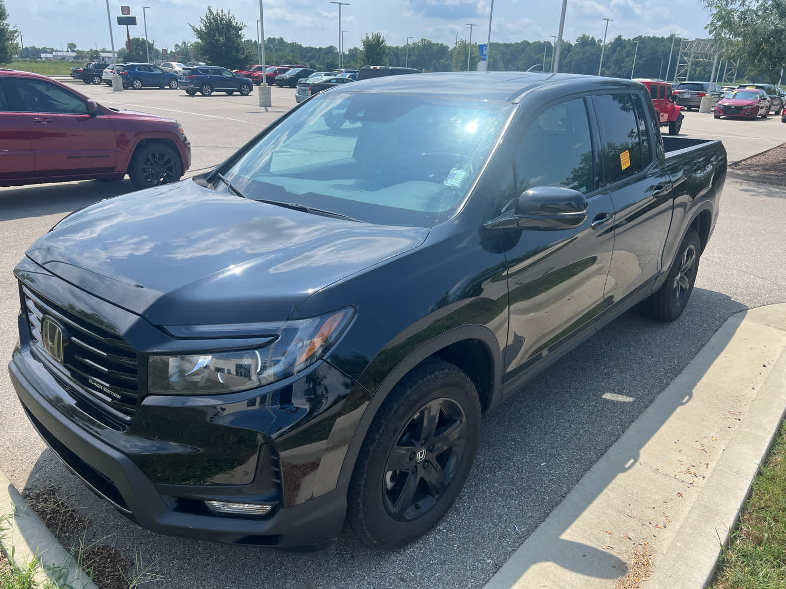 2022 Honda Ridgeline Black Edition photo 2