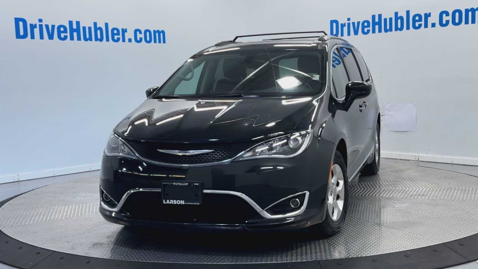 2017 Chrysler Pacifica Touring Plus photo 2