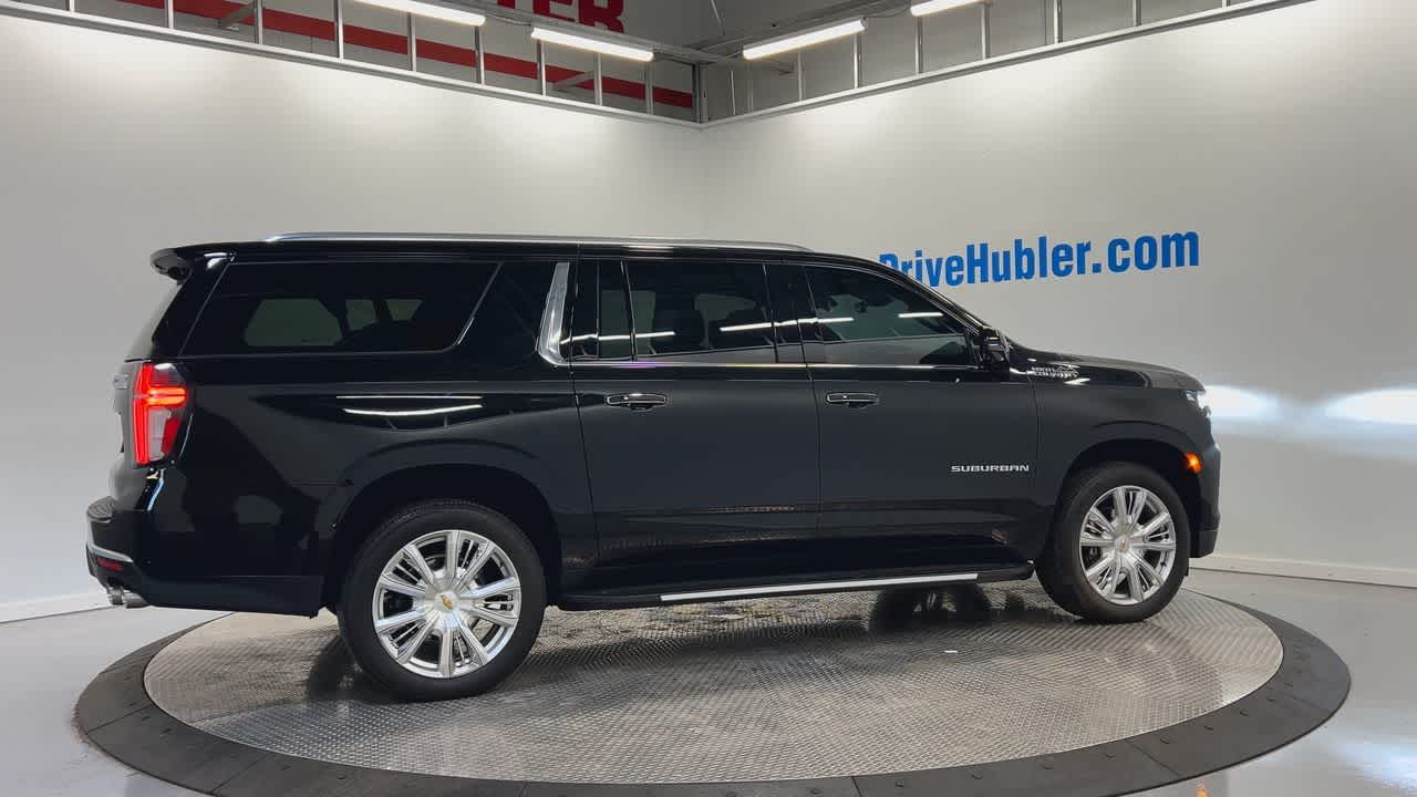 2023 Chevrolet Suburban High Country photo 2