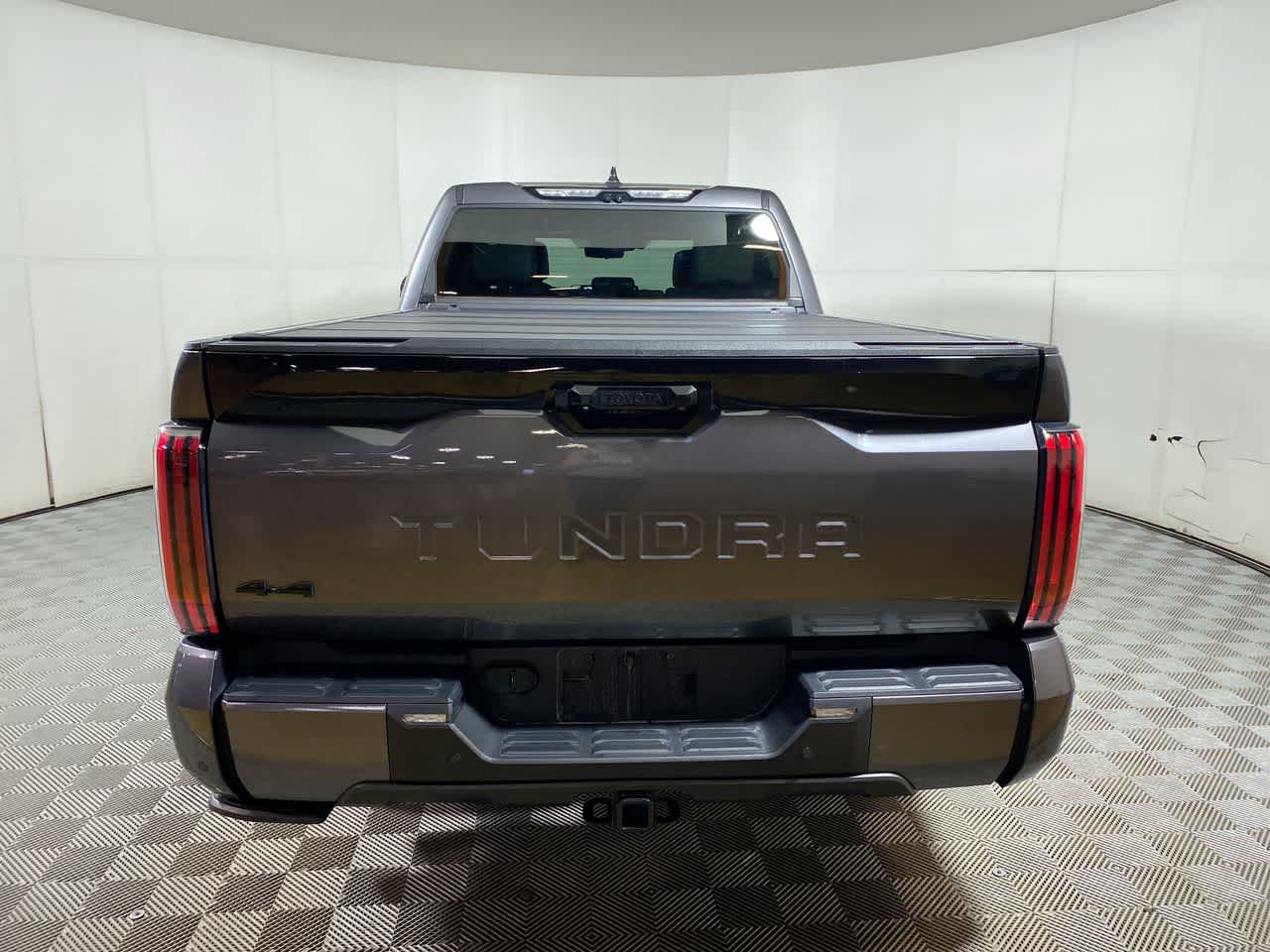 2023 Toyota Tundra Platinum CrewMax photo 2