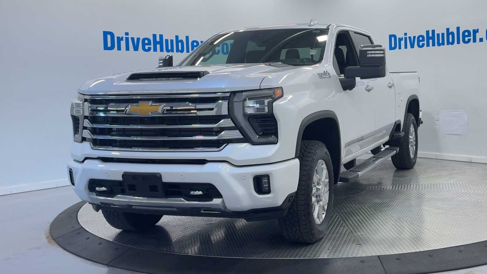 2024 Chevrolet Silverado 2500HD High Country photo 3