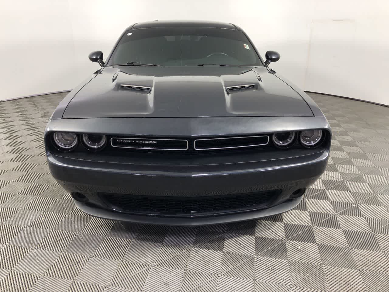 2016 Dodge Challenger SXT photo 2