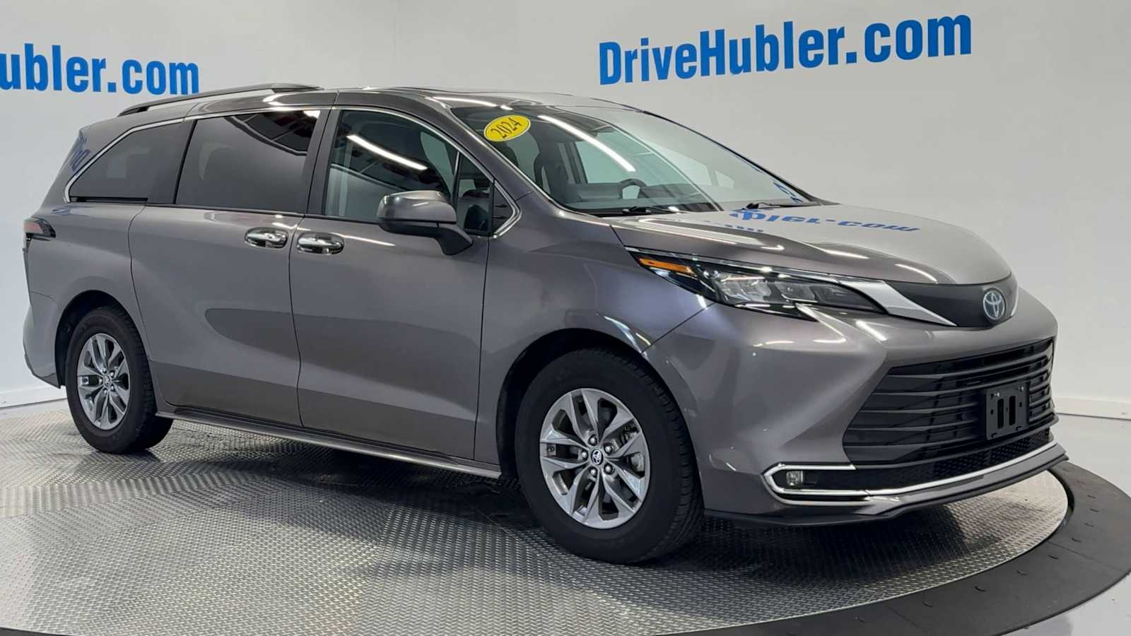 2024 Toyota Sienna XLE photo 2