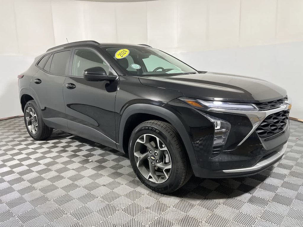 Used 2024 Chevrolet Trax LT SUV