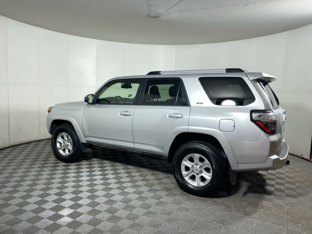 2024 Toyota 4Runner SR5 photo 3