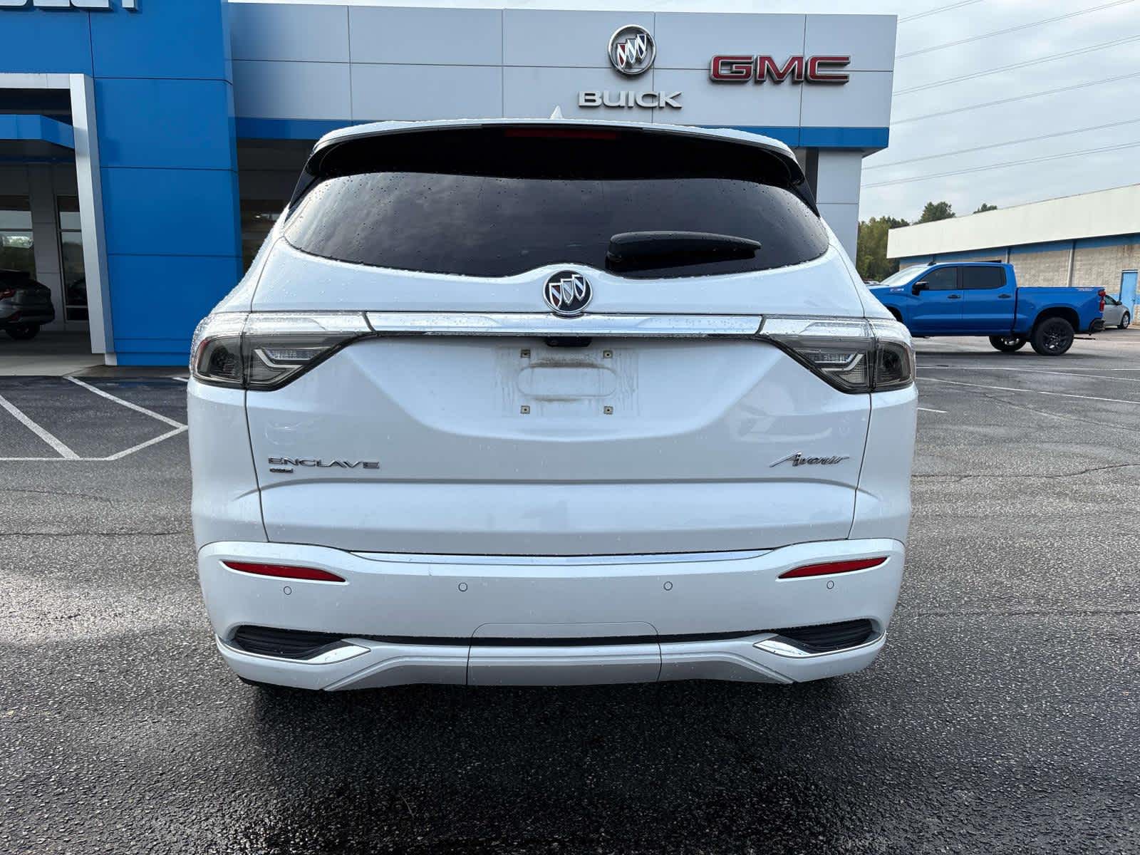 2023 Buick Enclave Avenir photo 3