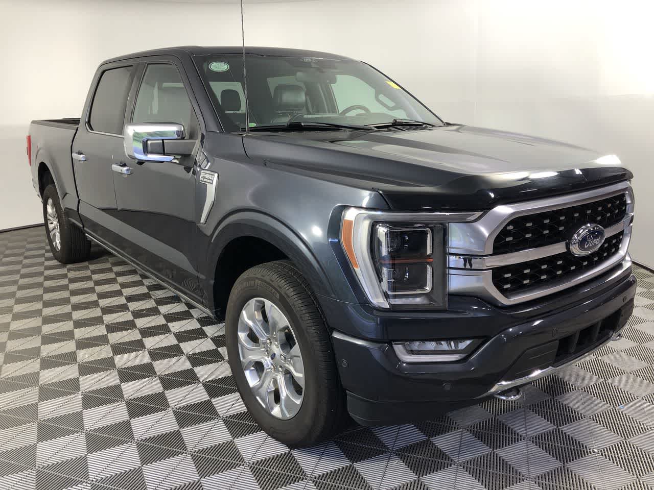 2022 Ford F-150 Platinum photo 2