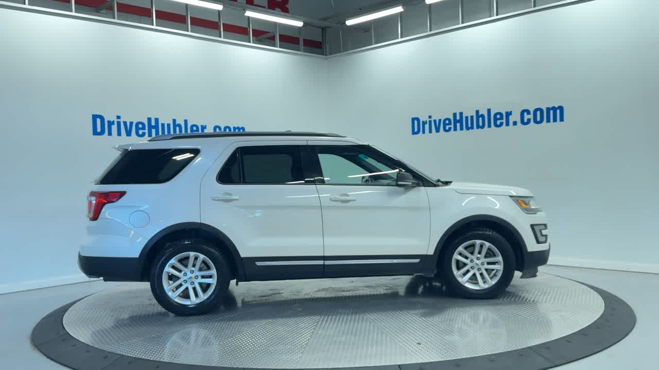 2016 Ford Explorer XLT photo 2