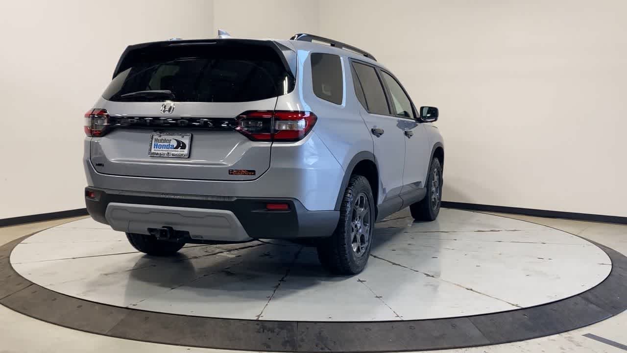 2025 Honda Pilot TrailSport photo 2