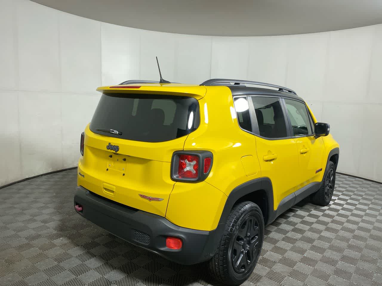 2018 Jeep Renegade Trailhawk photo 2