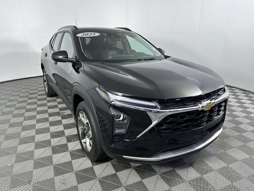 Used 2025 Chevrolet Trax LT SUV