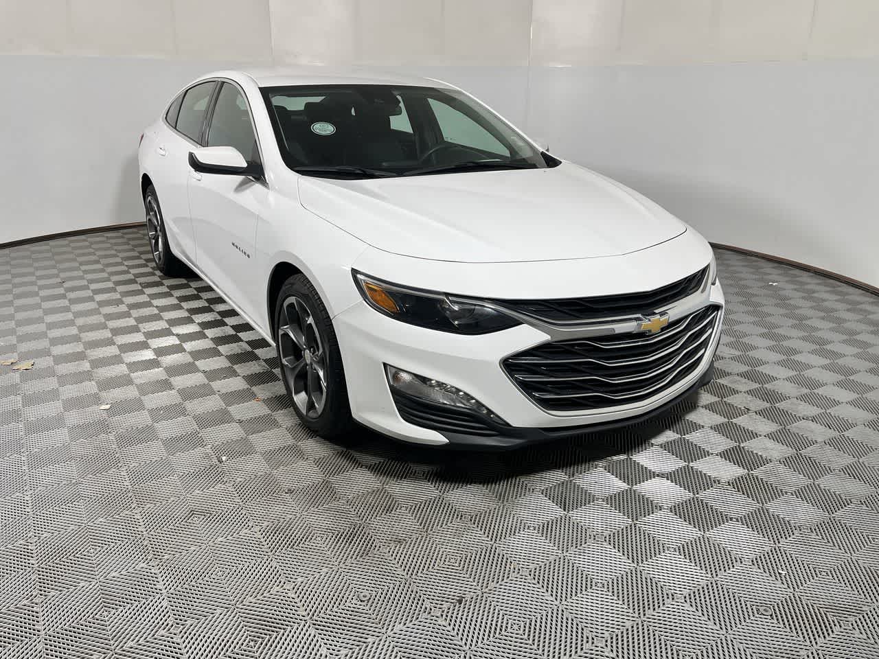 Used 2024 Chevrolet Malibu 1LT with VIN 1G1ZD5ST1RF151707 for sale in Franklin, IN