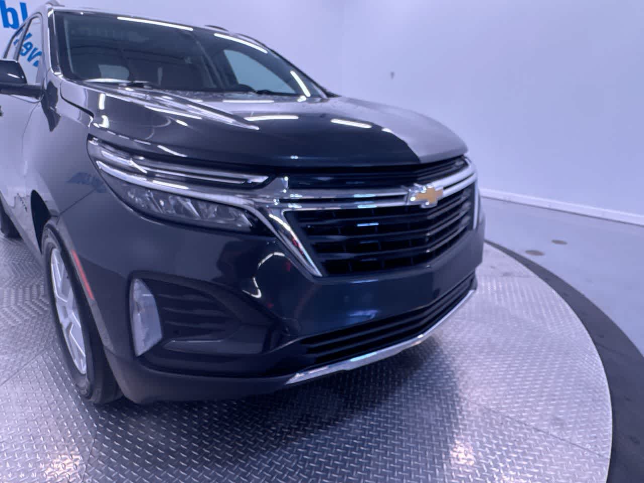 2023 Chevrolet Equinox LT photo 2