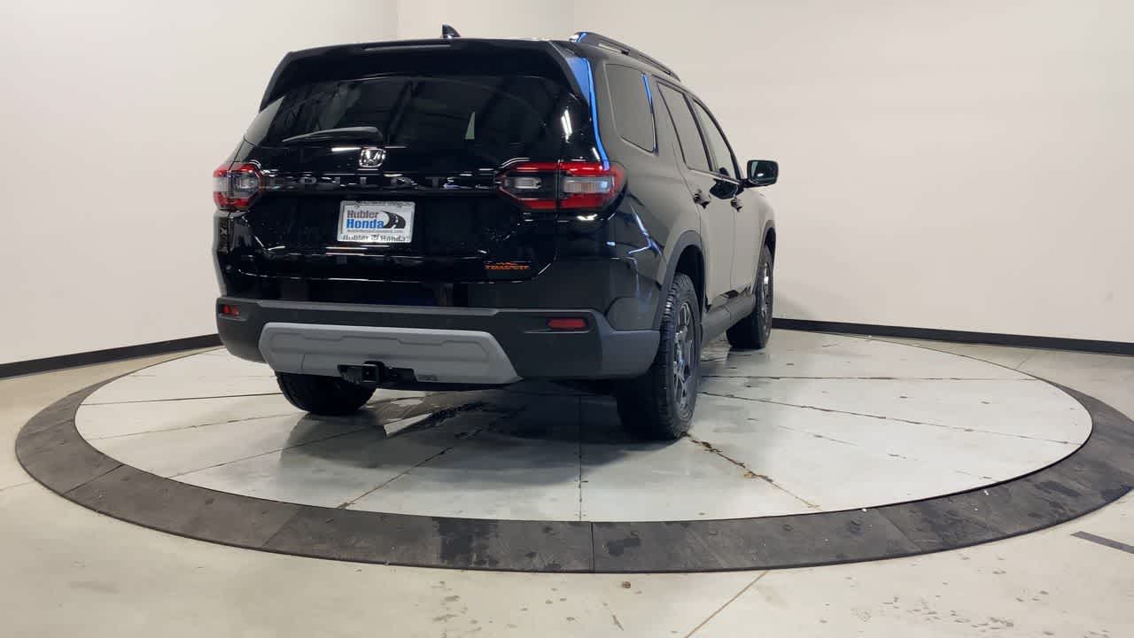 2025 Honda Pilot TrailSport photo 2
