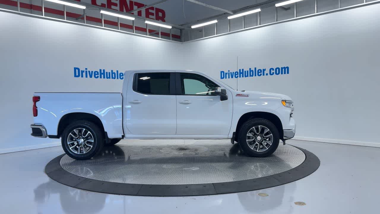 2025 Chevrolet Silverado 1500 LT photo 4