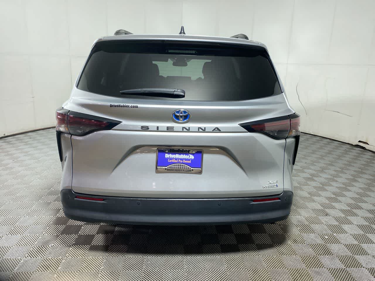 2023 Toyota Sienna XLE photo 3