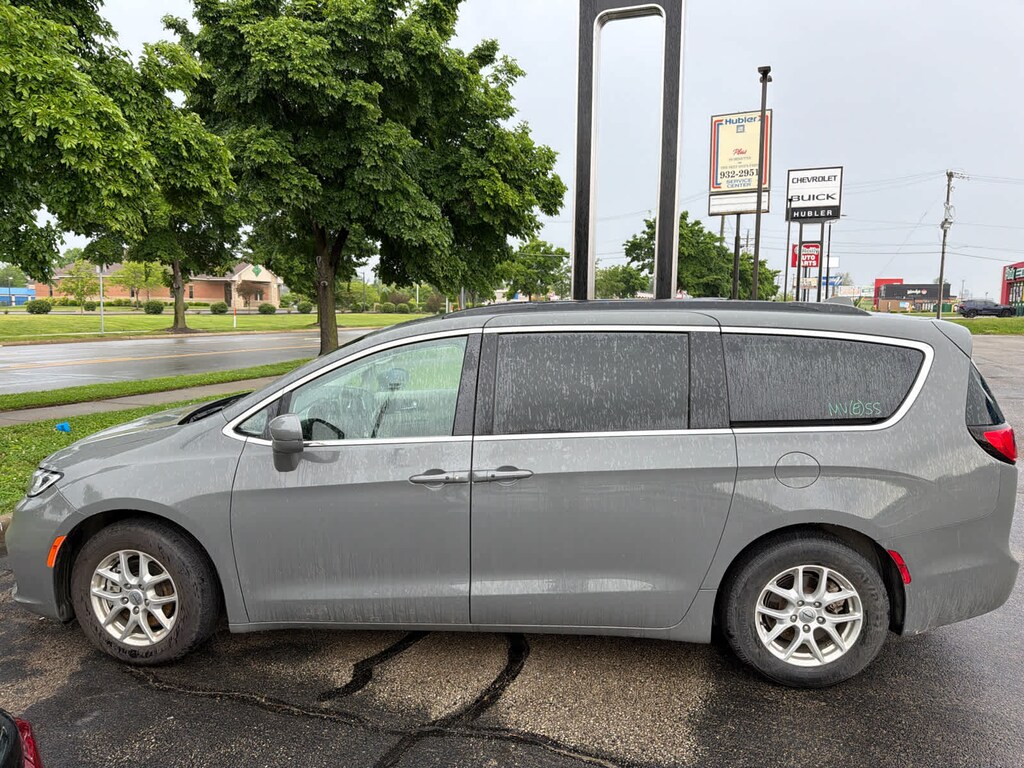 Used 2022 Chrysler Pacifica Touring L Van Passenger Van