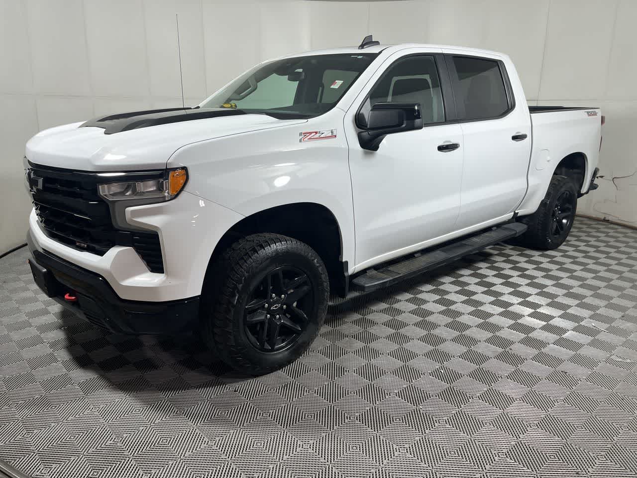 2023 Chevrolet Silverado 1500 LT Trail Boss photo 3