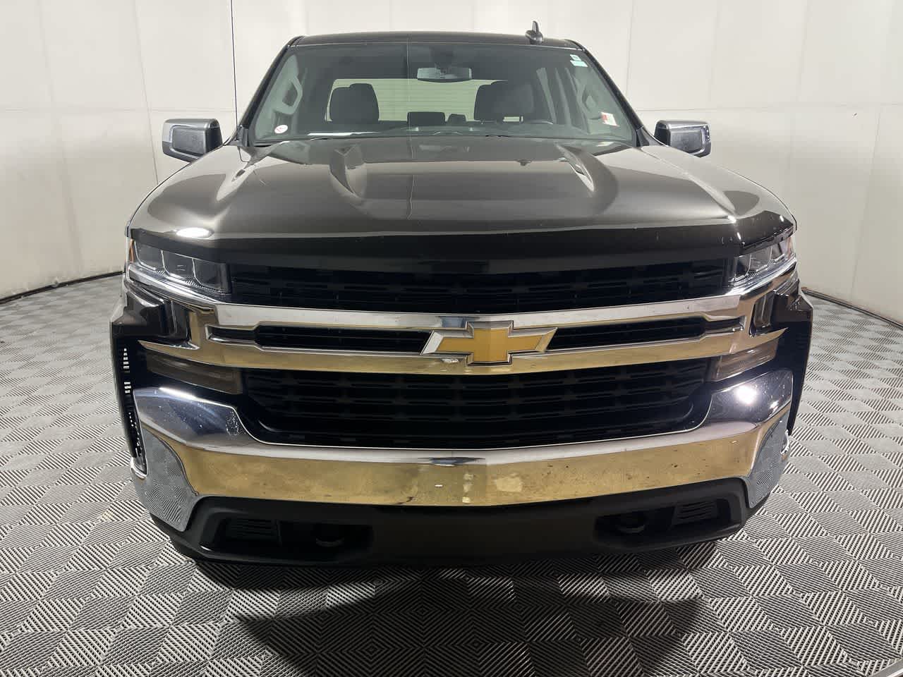 2020 Chevrolet Silverado 1500 LT photo 2