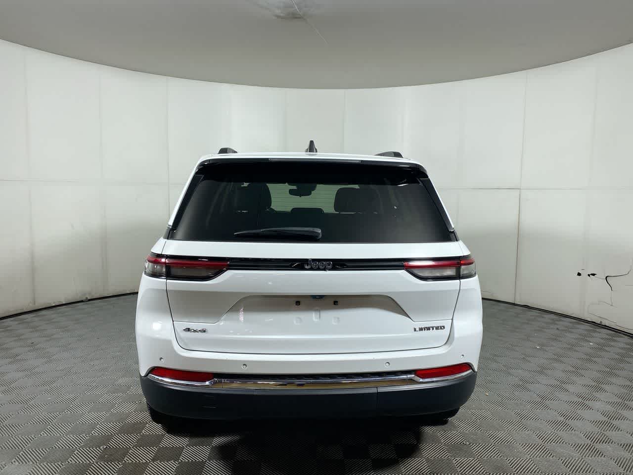 2023 Jeep Grand Cherokee Limited photo 3
