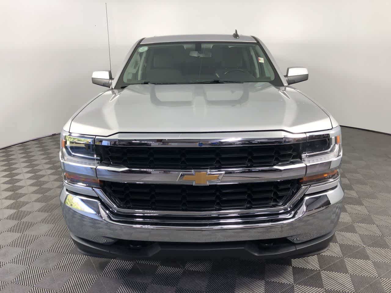 2019 Chevrolet Silverado 1500 LT photo 3