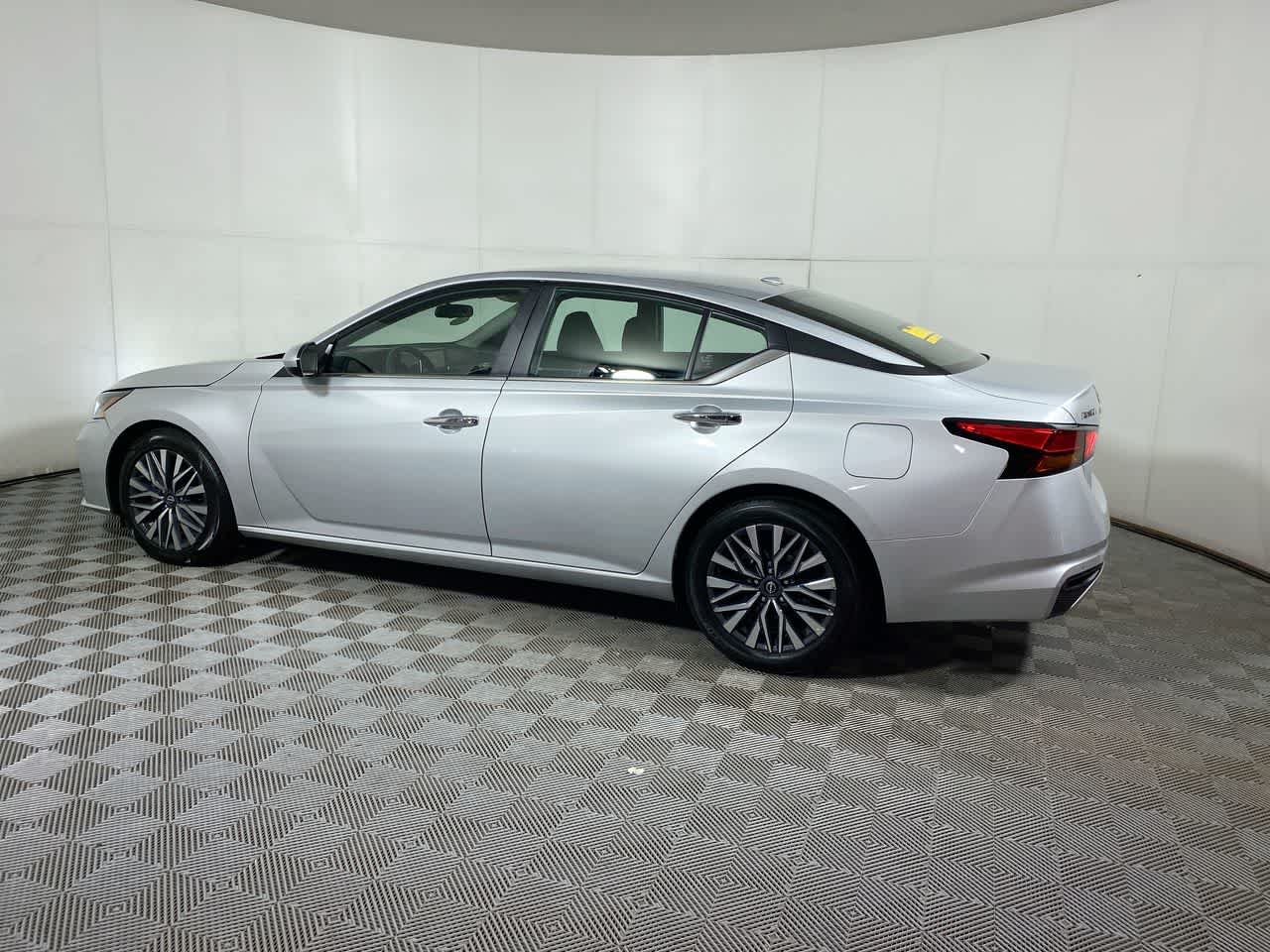 2023 Nissan Altima 2.5 SV photo 3