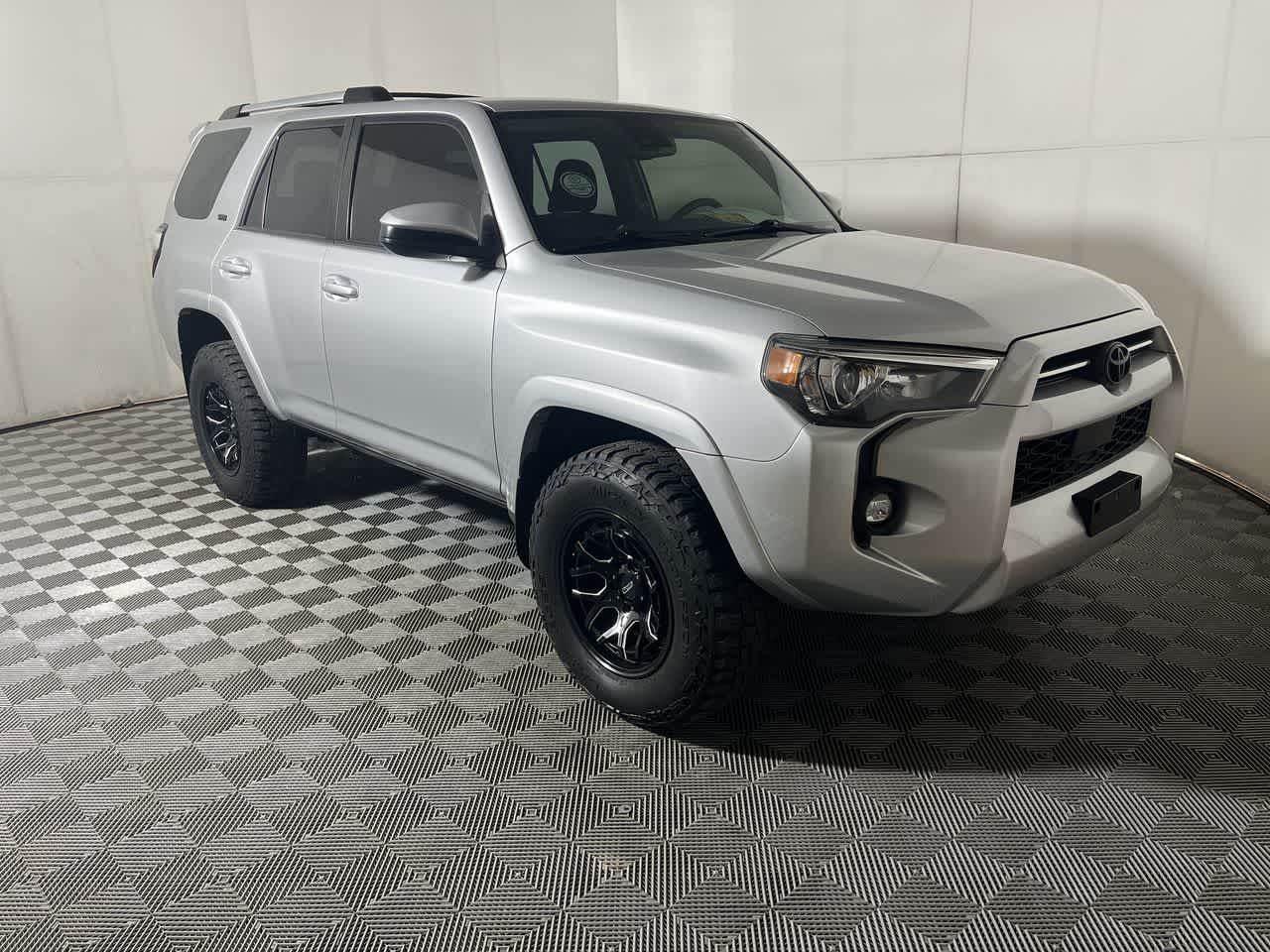 2021 Toyota 4Runner SR5 photo 2
