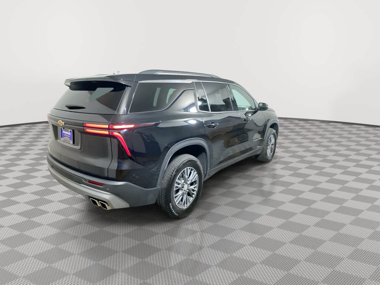 2025 Chevrolet Traverse photo 2