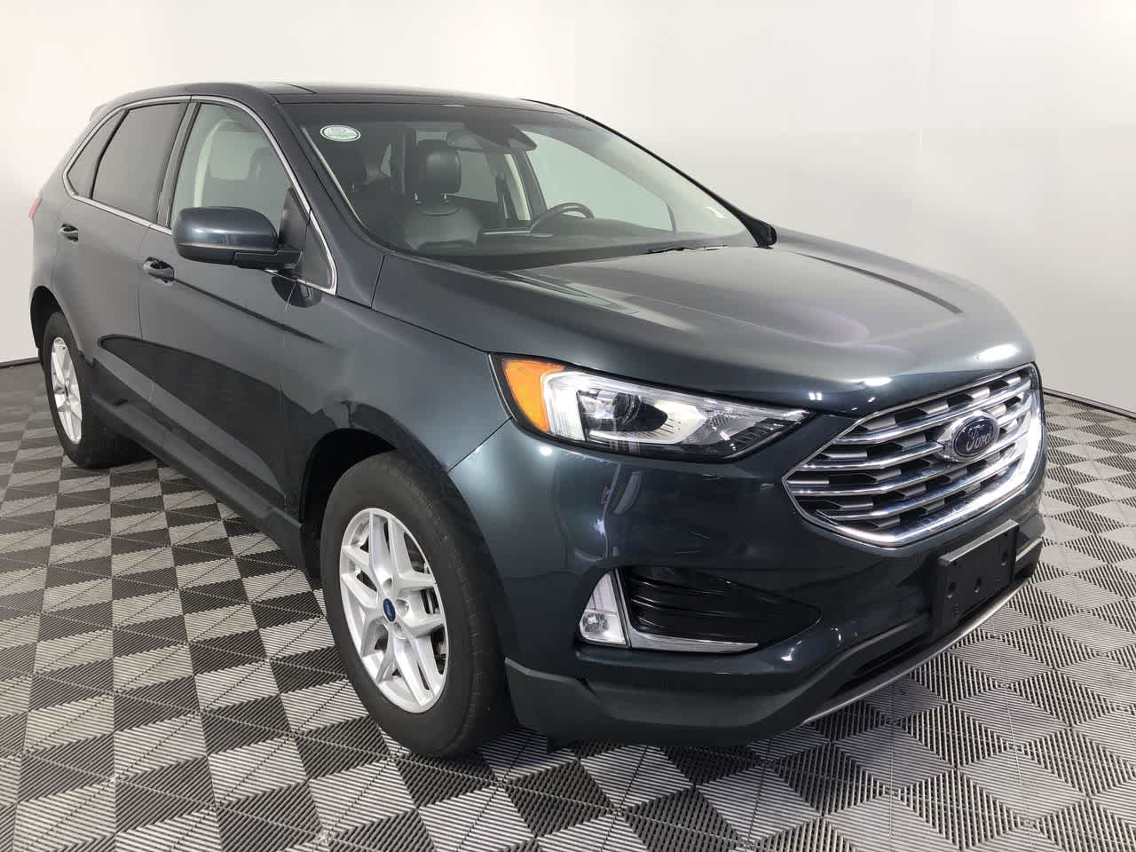 2022 Ford Edge SEL photo 2