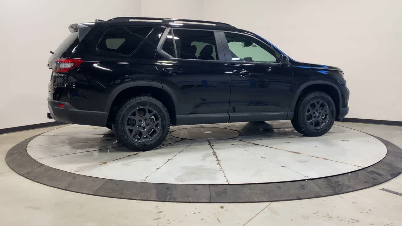 2025 Honda Pilot TrailSport photo 3