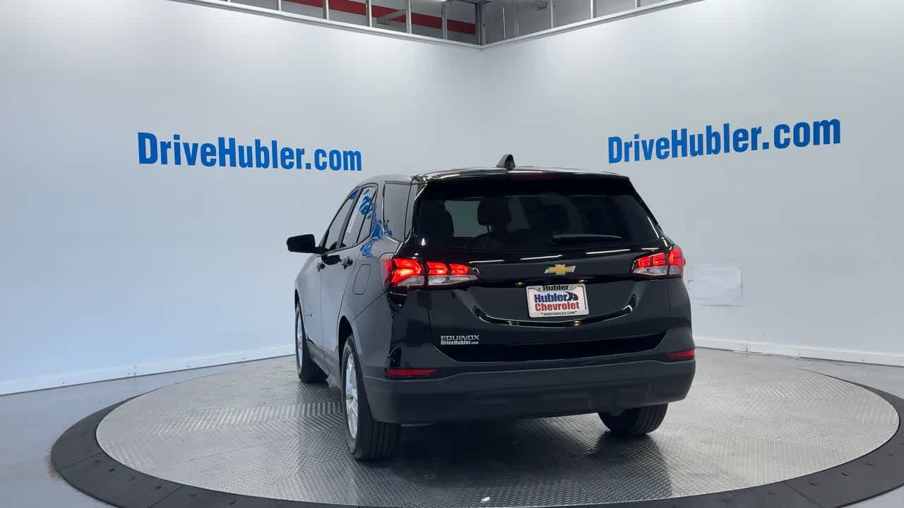 2022 Chevrolet Equinox LS photo 2