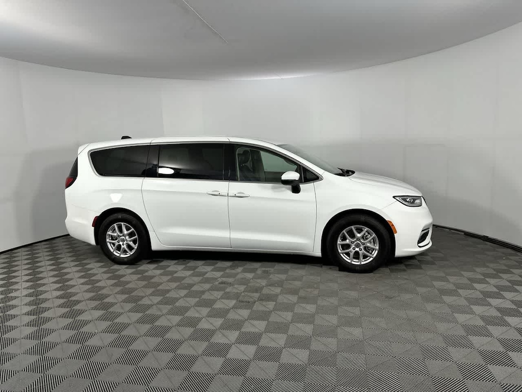 Used 2023 Chrysler Pacifica Touring L Van Passenger Van
