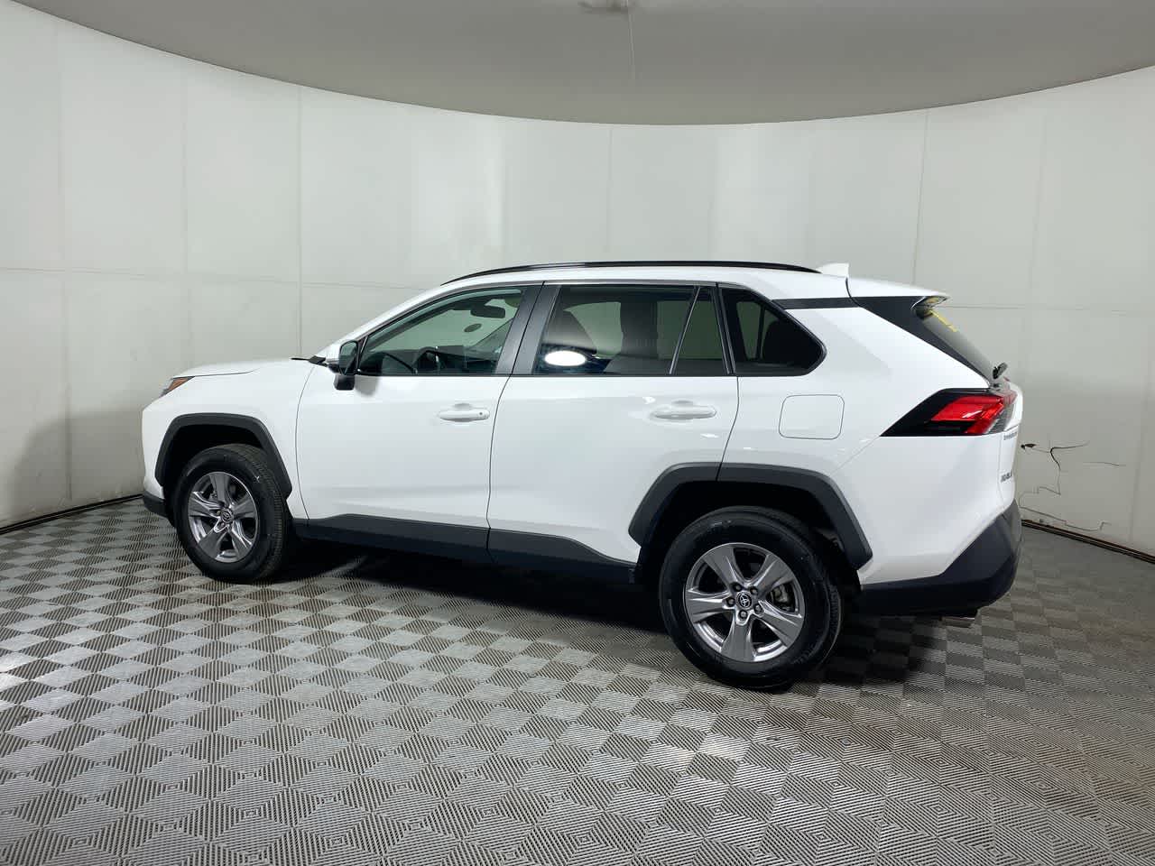 2024 Toyota RAV4 XLE photo 4