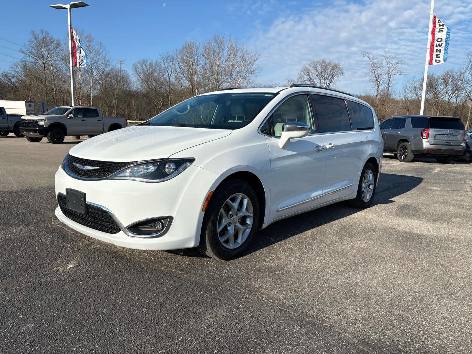 2020 Chrysler Pacifica Limited's photo