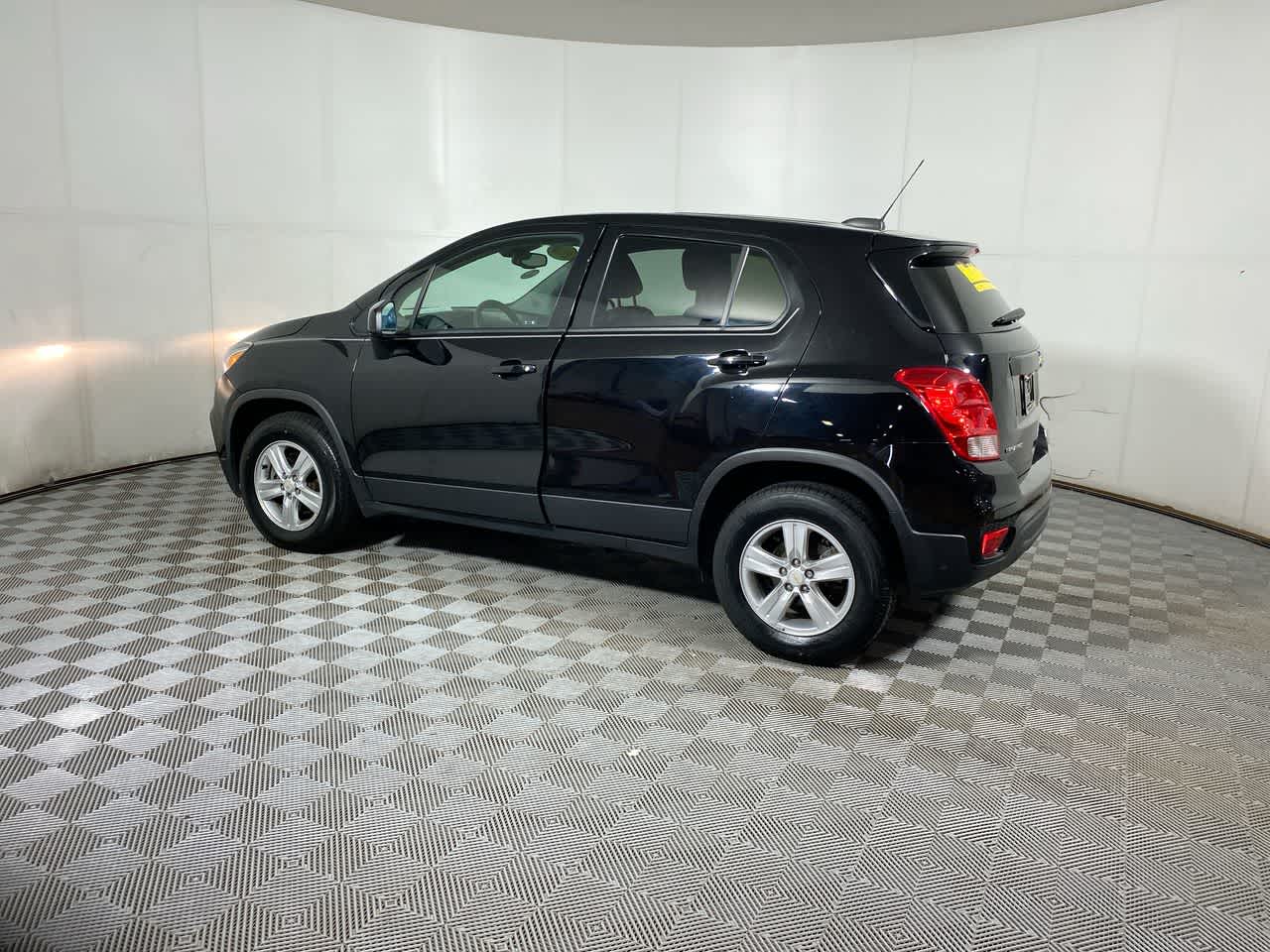 2021 Chevrolet Trax LS photo 4