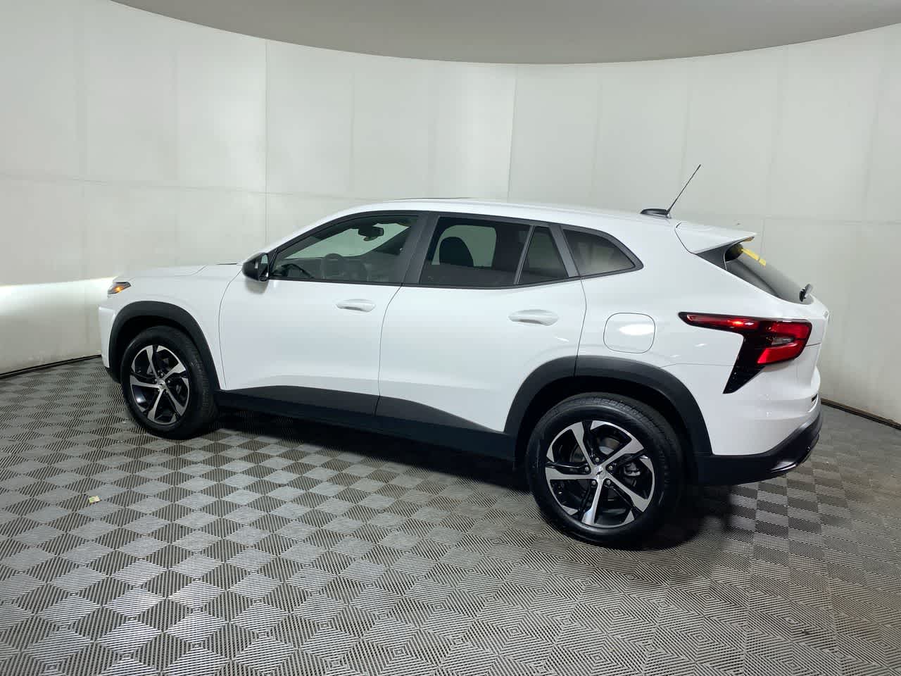2025 Chevrolet Trax photo 3