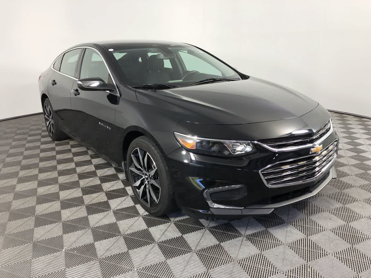 2018 Chevrolet Malibu 1LT photo 2