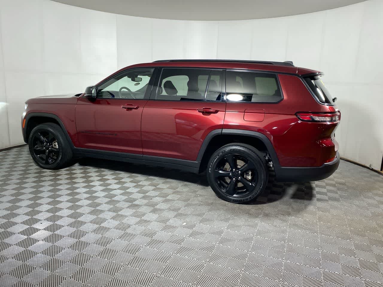 2023 Jeep Grand Cherokee Altitude photo 3