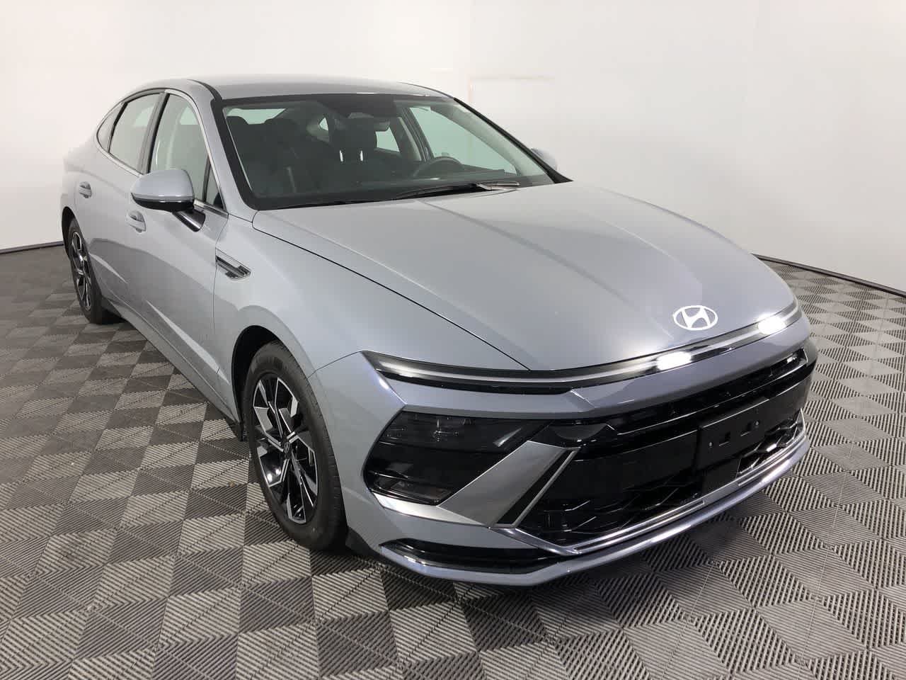 2025 Hyundai Sonata SEL photo 2