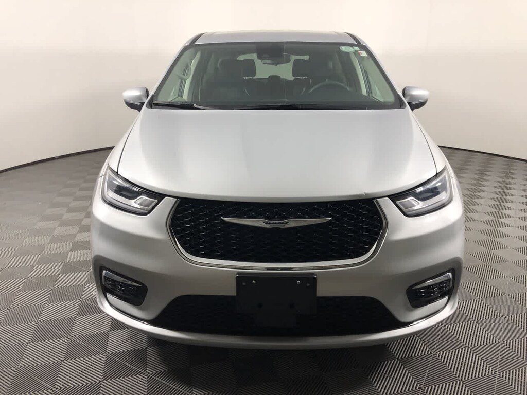 Used 2023 Chrysler Pacifica Touring L Van Passenger Van