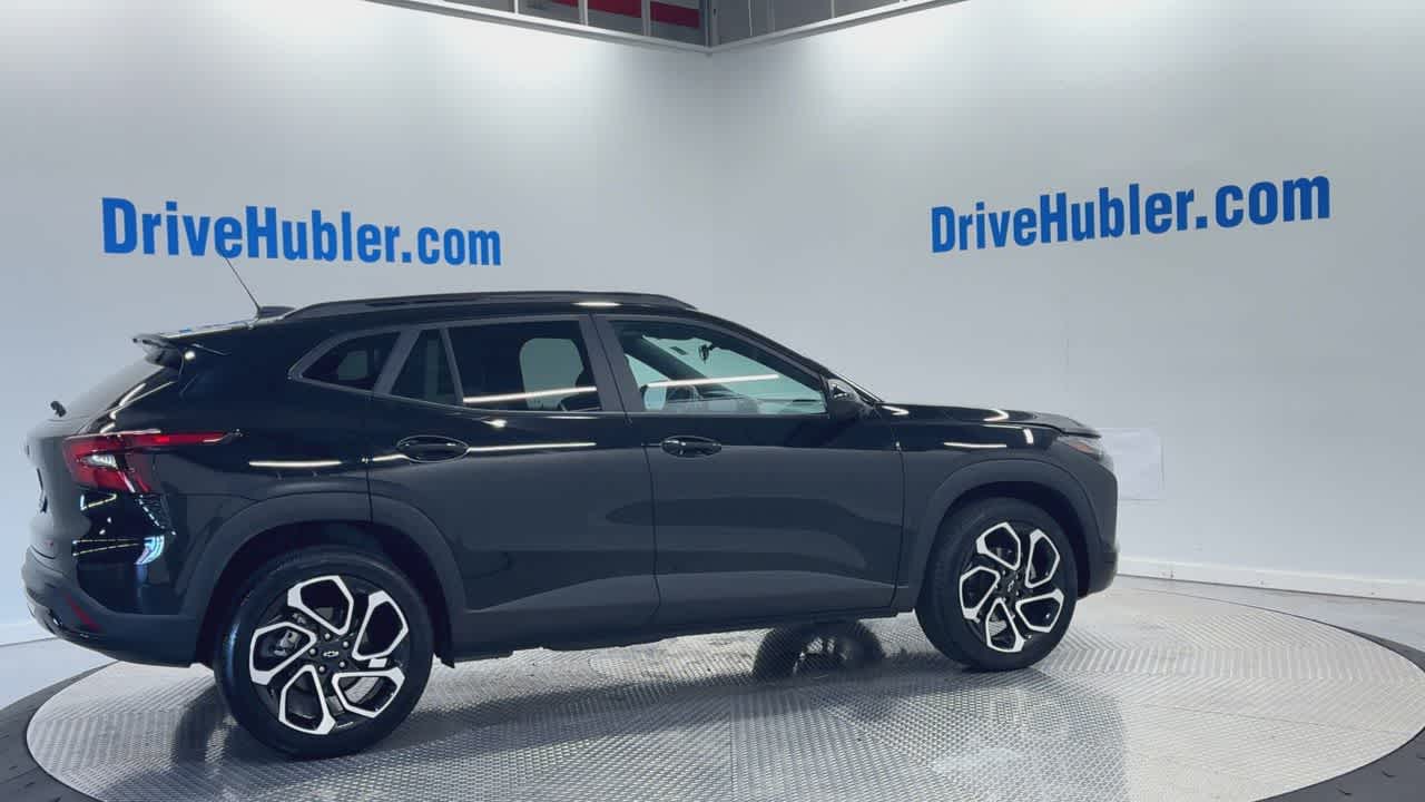 2025 Chevrolet Trax photo 3