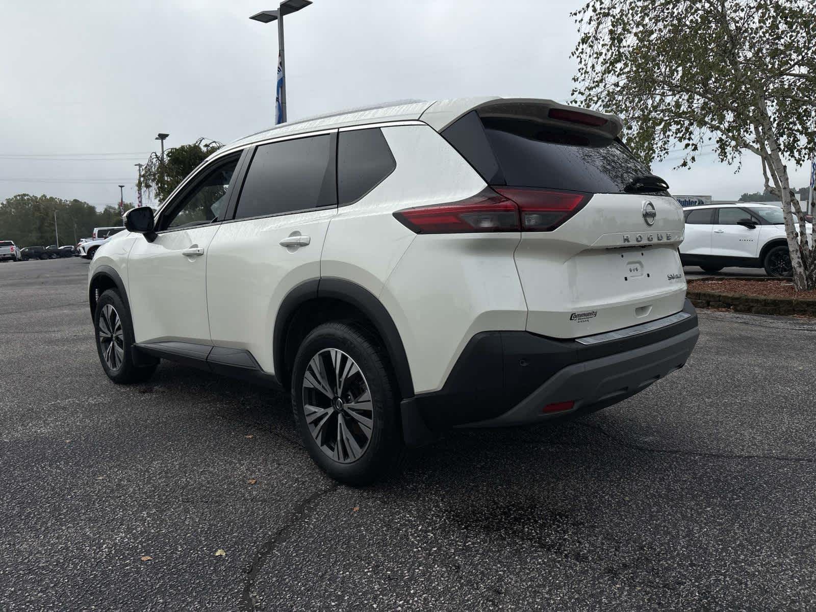 2021 Nissan Rogue SV photo 3