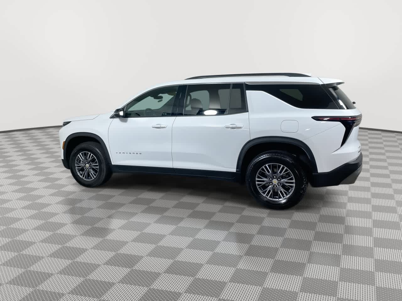 2025 Chevrolet Traverse photo 4
